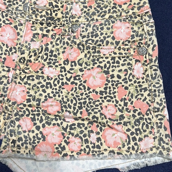 Floral/Leopard Print Miss Me Shorts - Picture 2 of 10